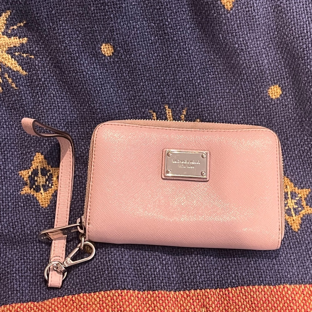 Michael Kors Baby Pink Leather Zipper Wristlet wallet
